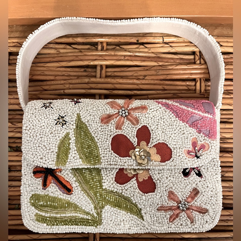 Fully Beaded floral handbag. Studio 21 made in India. White with flowers.